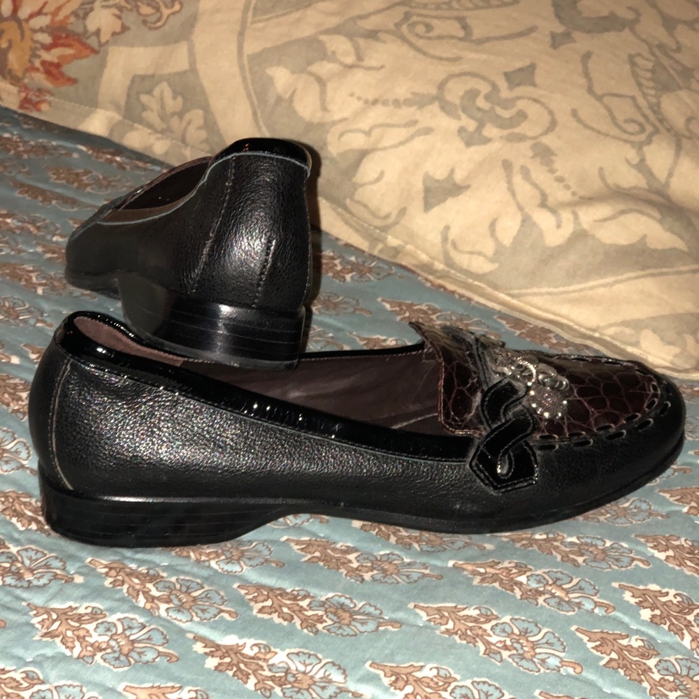 🐝 Brighton croc leather Loafers